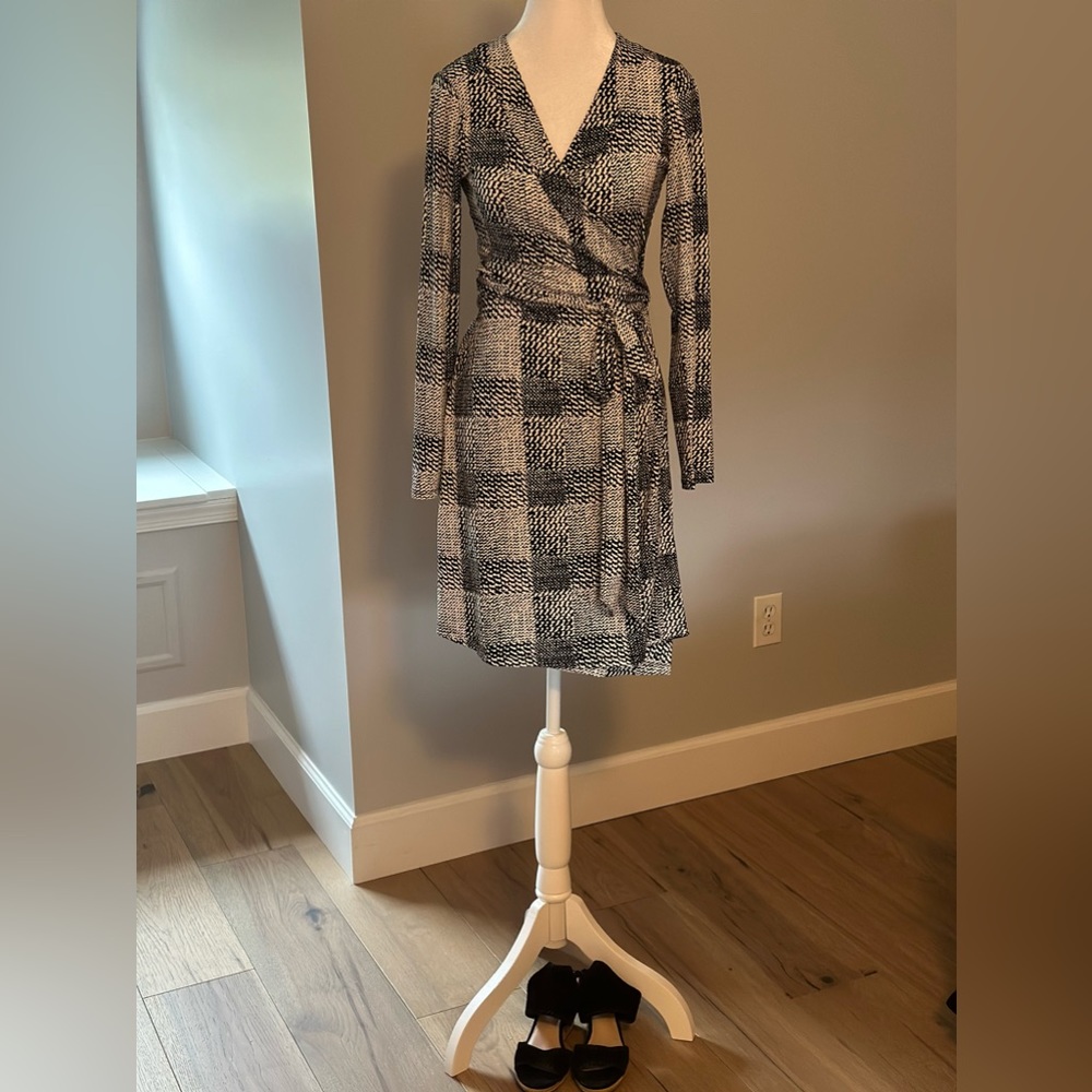 Banana Republic Wrap Dress - Picture 6 of 9